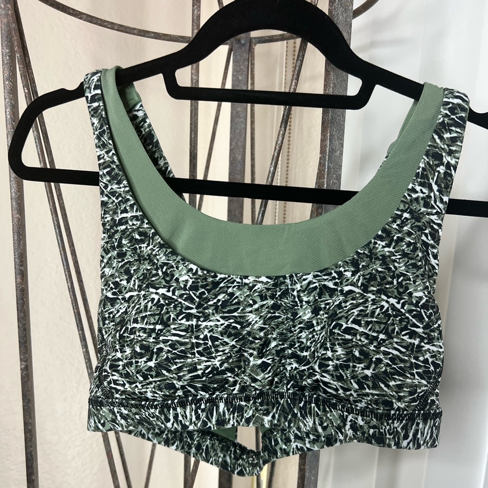 Lululemon carry all sports bra